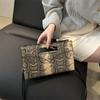 2025 New Trend Handle Envelope Bag Animal Pattern Fashion Temperament Women's Chain Shoulder Bag Dinner Bag Hand