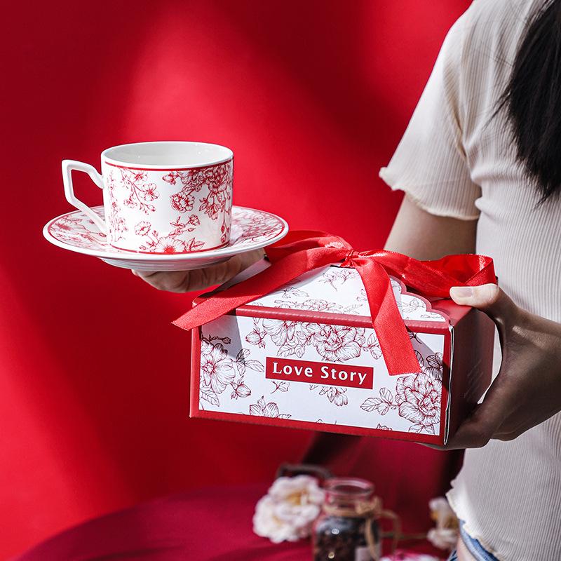 Our Home Has A Set of Wedding Rose Red Cups Plates and Gift Boxes As Wedding Gifts Presenting Cups and Retro Wedding Souvenirs for The Newlyweds