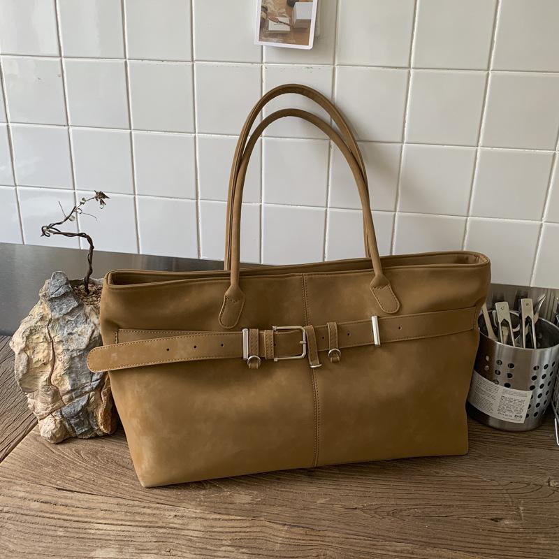 Retro bag women's large capacity 2025 new autumn and winter versatile simple shoulder bag popular commuter tote bag this year