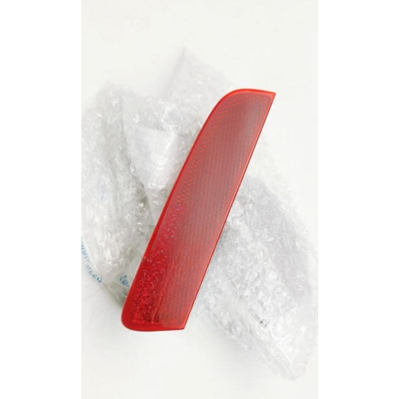 Rear Bumper Bar Reflector Strips Red Trim Strip Base for Buick Verano GS Hatch-back 05678969 Black Automobile Part Red Left