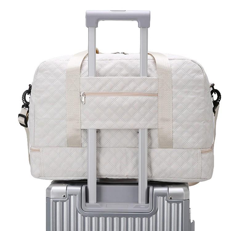 Mutterschafts-Reiseset: Großer Trolley mit Diamantmuster, Umhängetasche und Nass-Trocken-Trennbeutel