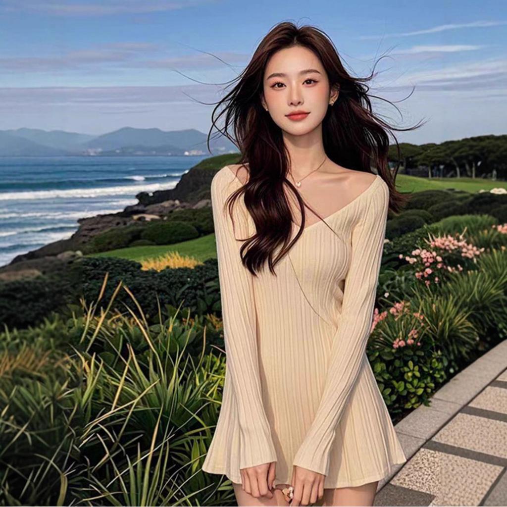 2026 early autumn new temperament waist thin knitted V-neck A word waist pinched short dress dress children sexy pure desire