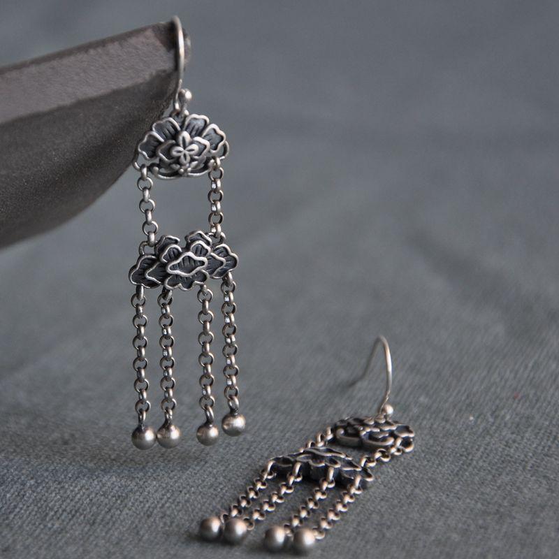 Boucles d'oreilles pendantes Vintage Thaïlandaises à pompons et motifs floraux pour femmes Style Chinois Unique Art Style Ethnique Bijoux pour Dames