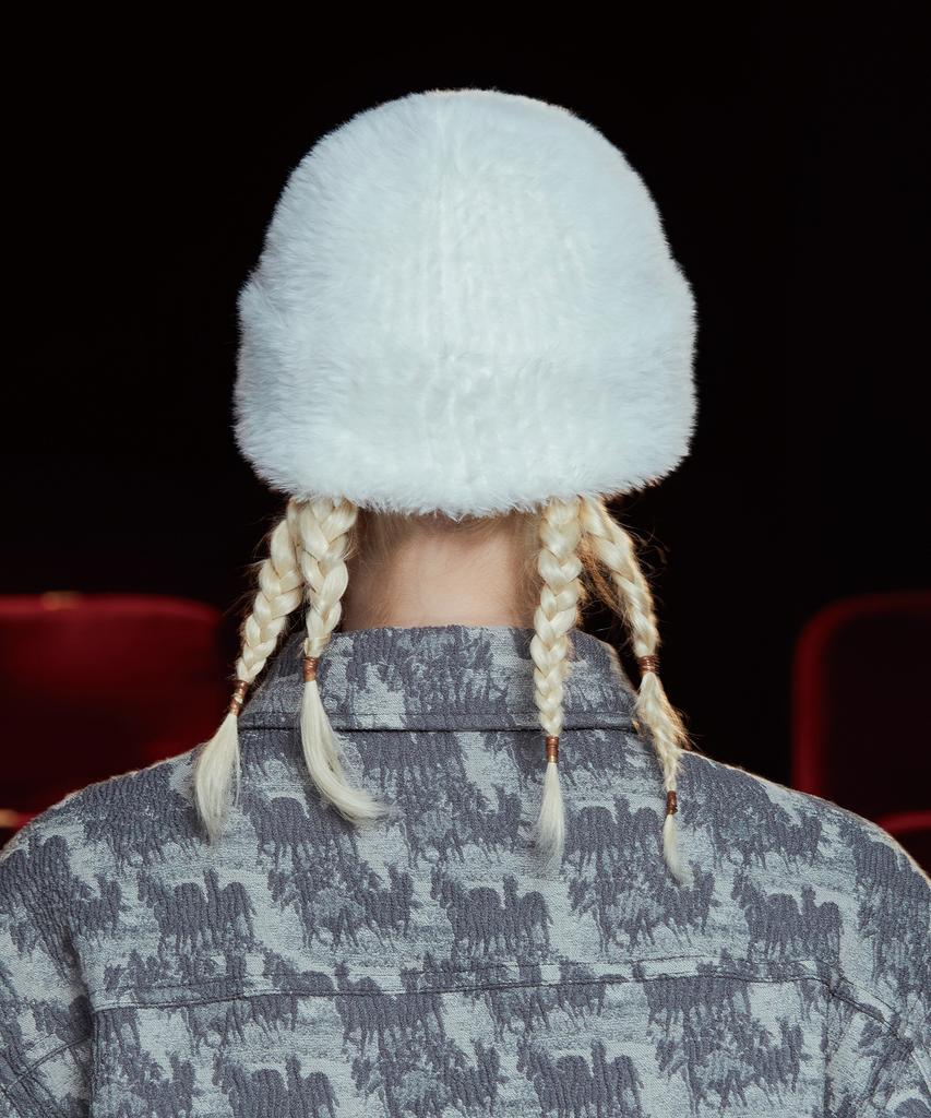 UNALLOYED Flower Fur Beanie / Ivory