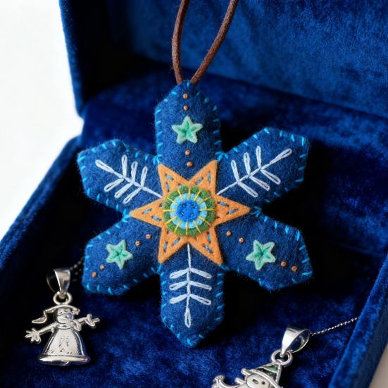 Weihnachtsanhänger DIY Filz Bastelset Künstlerischer Handgemachter Anhänger mit Blumen Sternen Blättern Vielseitige Heimdekoration