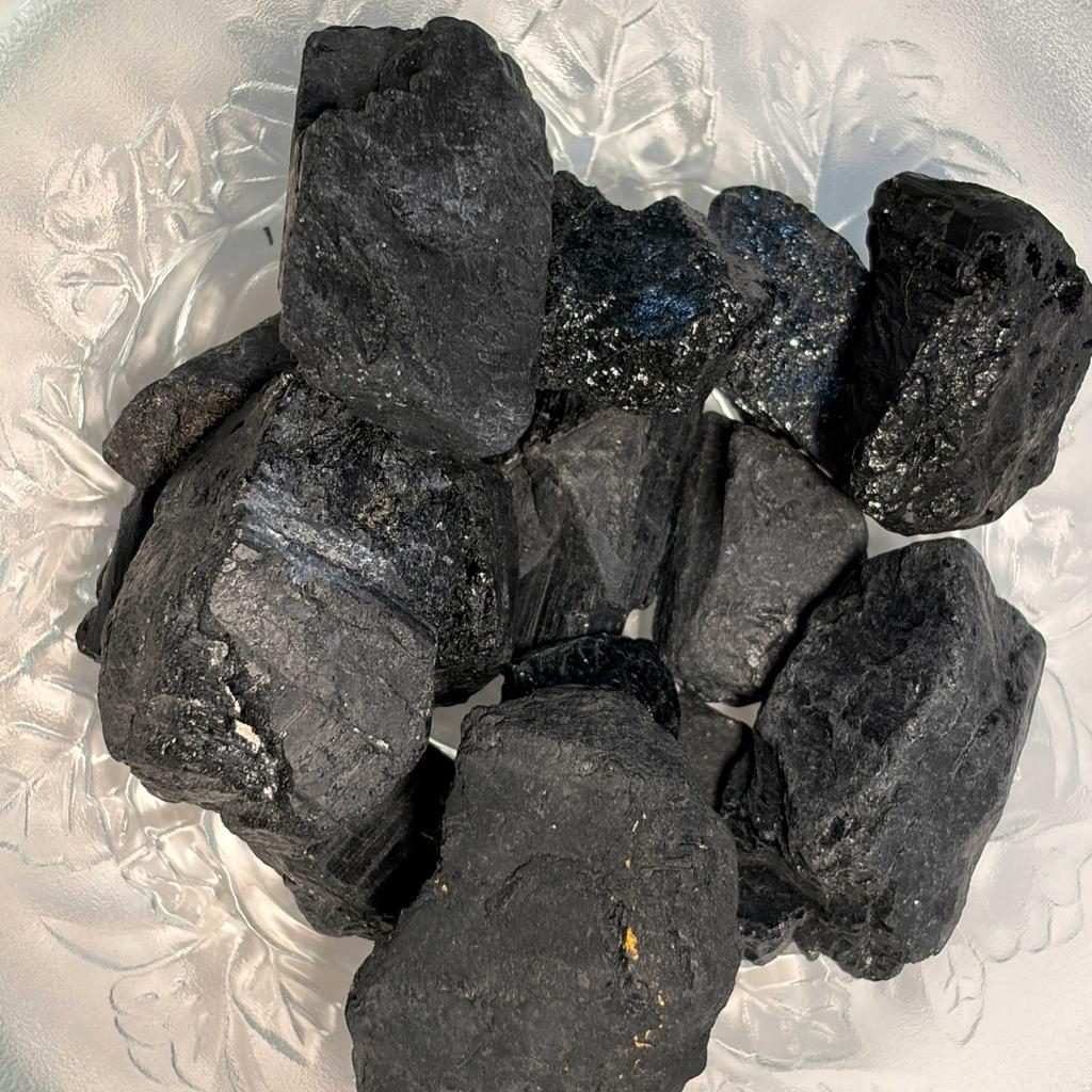 Natural Black Tourmaline Tumbled Chips 100g Irregular Shape 1.5-2.5 inches for Jewelry Making DIY Home Decor Crystal Pieces Bulk