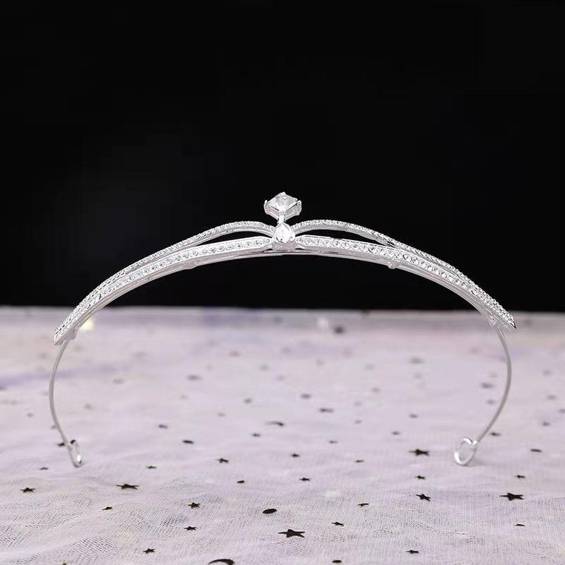 Handgefertigtes Kristall-Blumen-Diadem für Mädchen - Perfekt für Geburtstage, Aufführungen und Prinzessinnen-Verkleidungen.