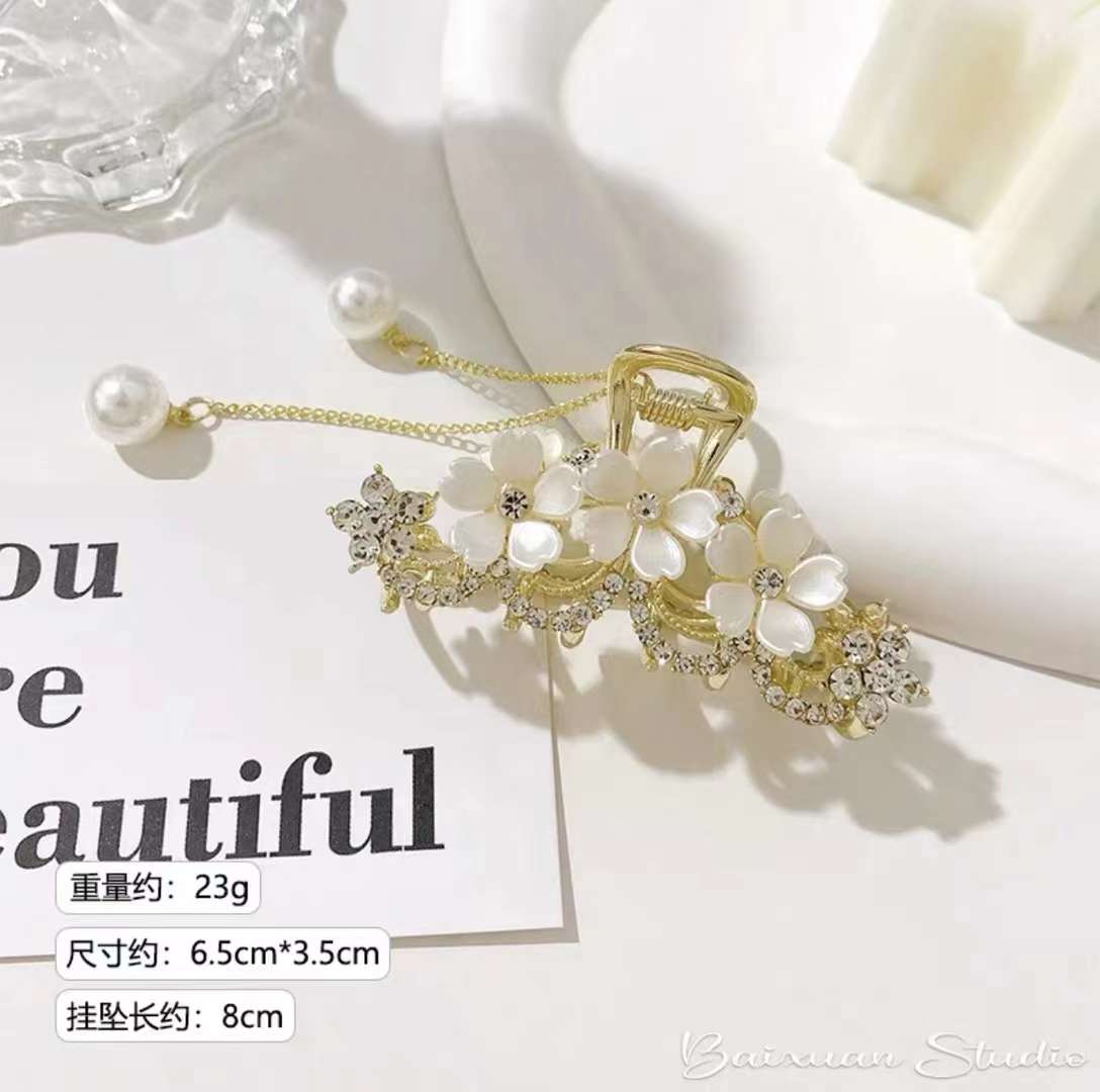 

1Pcs Fashion Rose Tassels Hair Claws For WomenHair Accessory For Woman