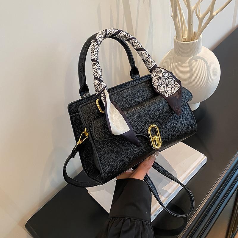 Spring and Summer New Fashion Versatile Handbag Niche Design High Sense Shoulder Crossbody Commuter Briefcase