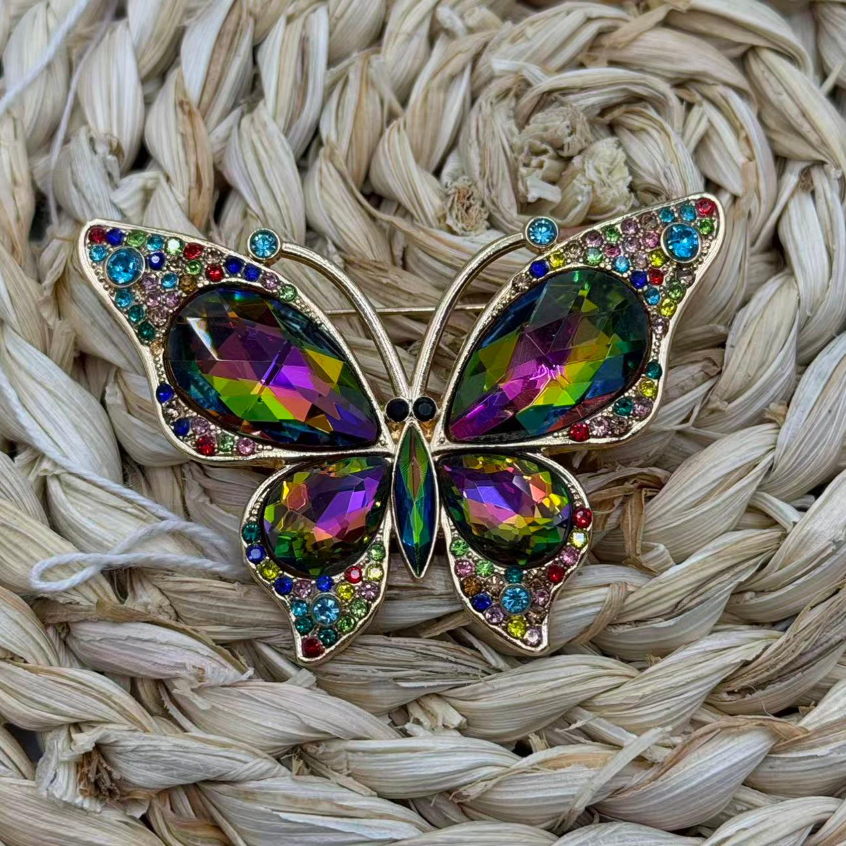 

Elegant Classic Rhinestone Butterfly Brooch - Versatile Corsage Pin for Clothing Accessories разноцветный