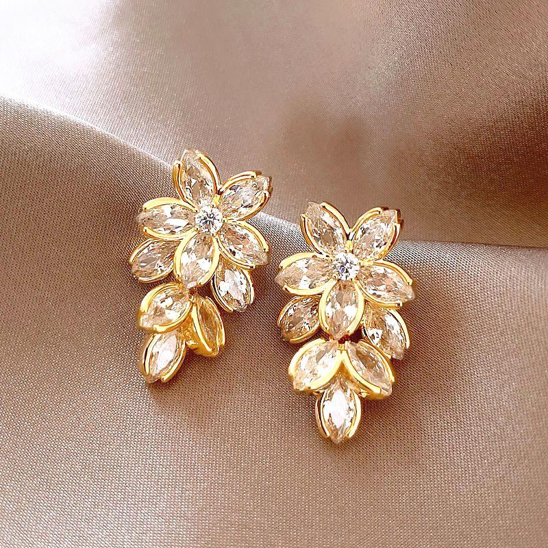 

Accessible Luxury Zircon Summer Stud Earrings for Women Niche Style Unique Flowers Golden Flower Drop Earrings
