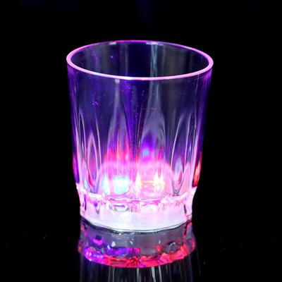 Tazza con sensore lampeggiante automatico a LED, luce accesa, tazza per vino, birra, whisky, shot, bevanda per feste di Natale, bar, club, compleanno, articoli per bevande