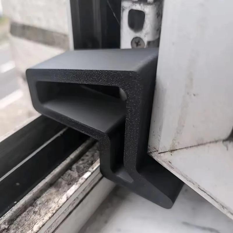 Neuer Multifunktionaler Rutschfester Türstopper, Fensterkeil, Kunststoff Türstopper Block Schienenfixierer Winddicht für Fenster/Balkontüren