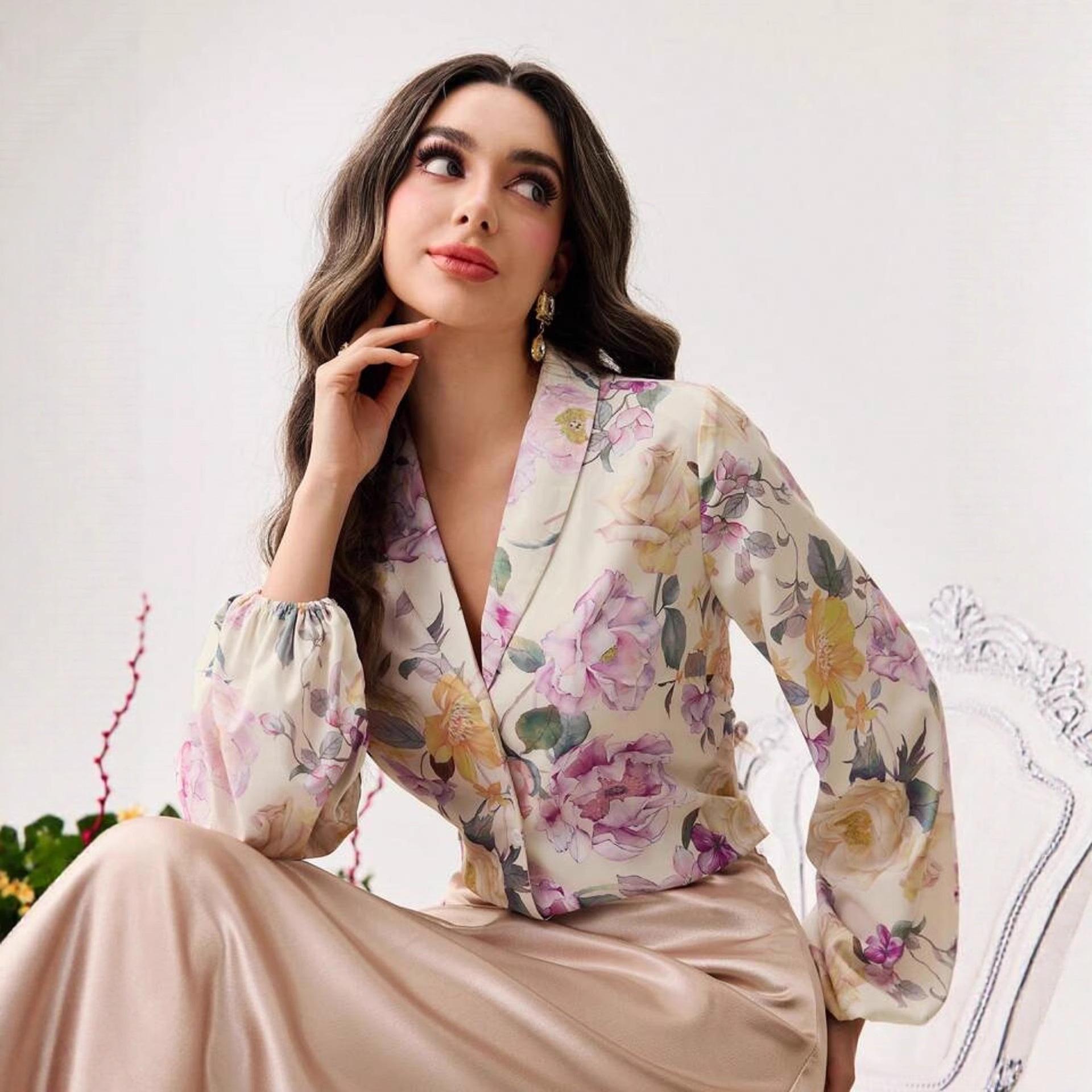 

Женская рубашка с цветочным принтом, приталенного кроя, с длинным рукавом и галстуком-бабочкой - Весна/Лето 2025 Small абрикосовый