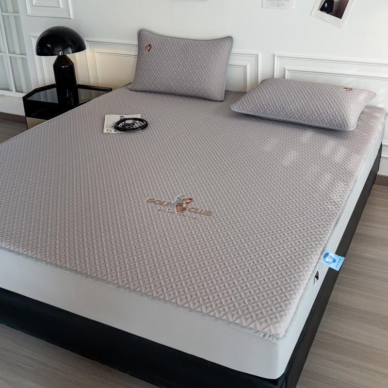 A-Class High-End Embroidered Summer Mat Set: Ice-Cool, Modern Minimalist, Solid Color, Fitted Sheet Style.