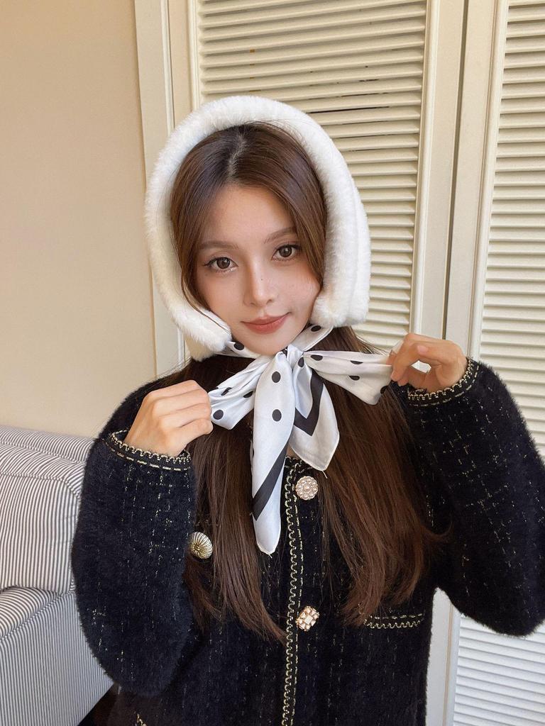 Exquisite Women's Korean Style Plush Scarf - Versatile Neck Warmer for Autumn and Winter