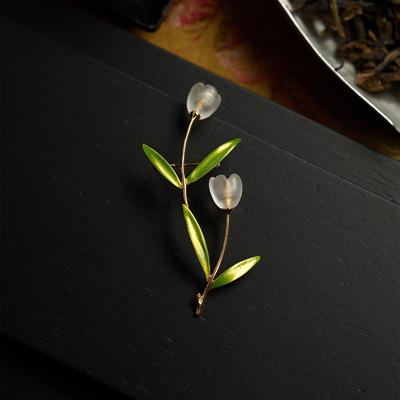 Élégance Coquelicot: Broche Simple Design Végétal pour la Mode Haut de Gamme pour Femmes