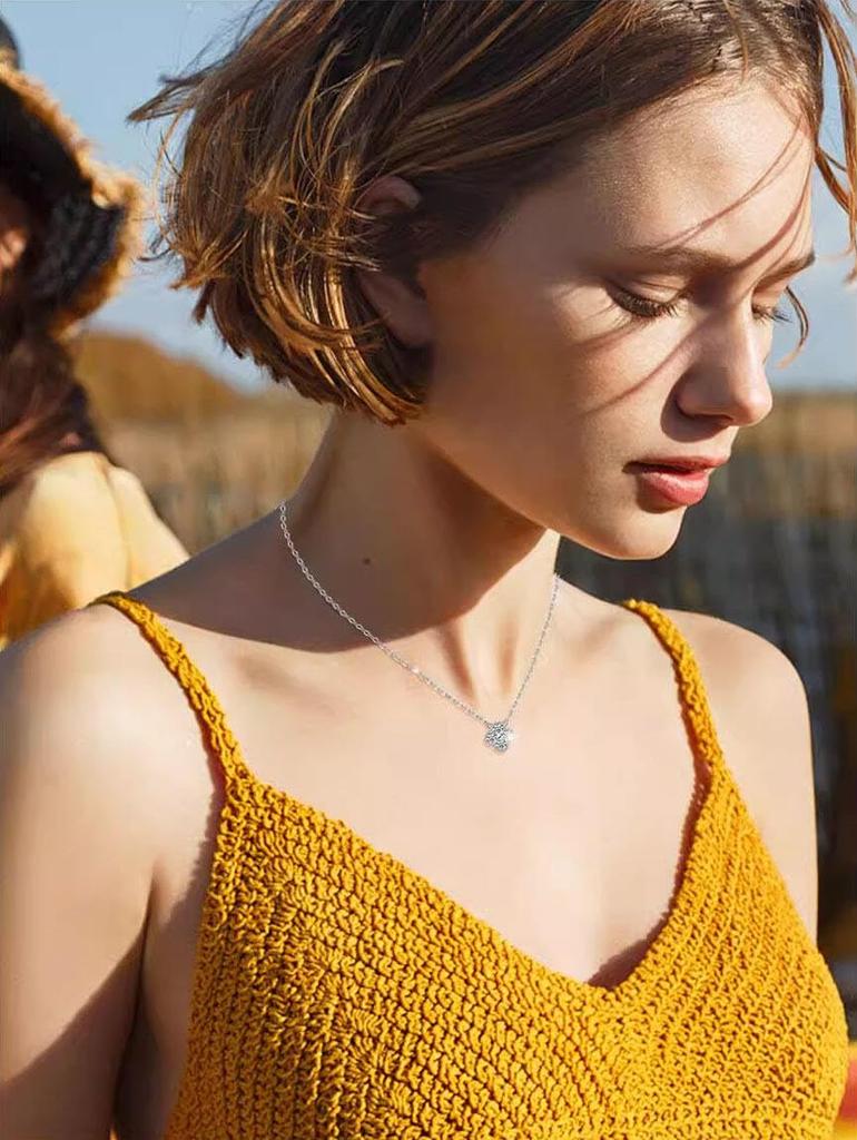 Harusame Women's Four-Leaf Clover Necklace In Sterling Silver with a 0.4ct Diamond and Moissanite Pendant. Popular Women's Jewelry In Silver and Gold.