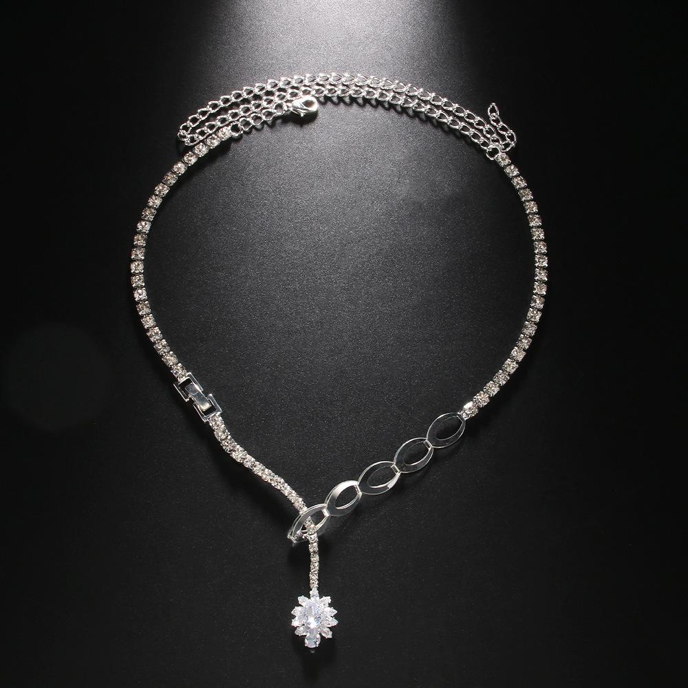 

Круглое ожерелье, цветочный кулон со стразами, блестящая модная универсальная цепочка на ключицу, нишевые аксессуары серебряный