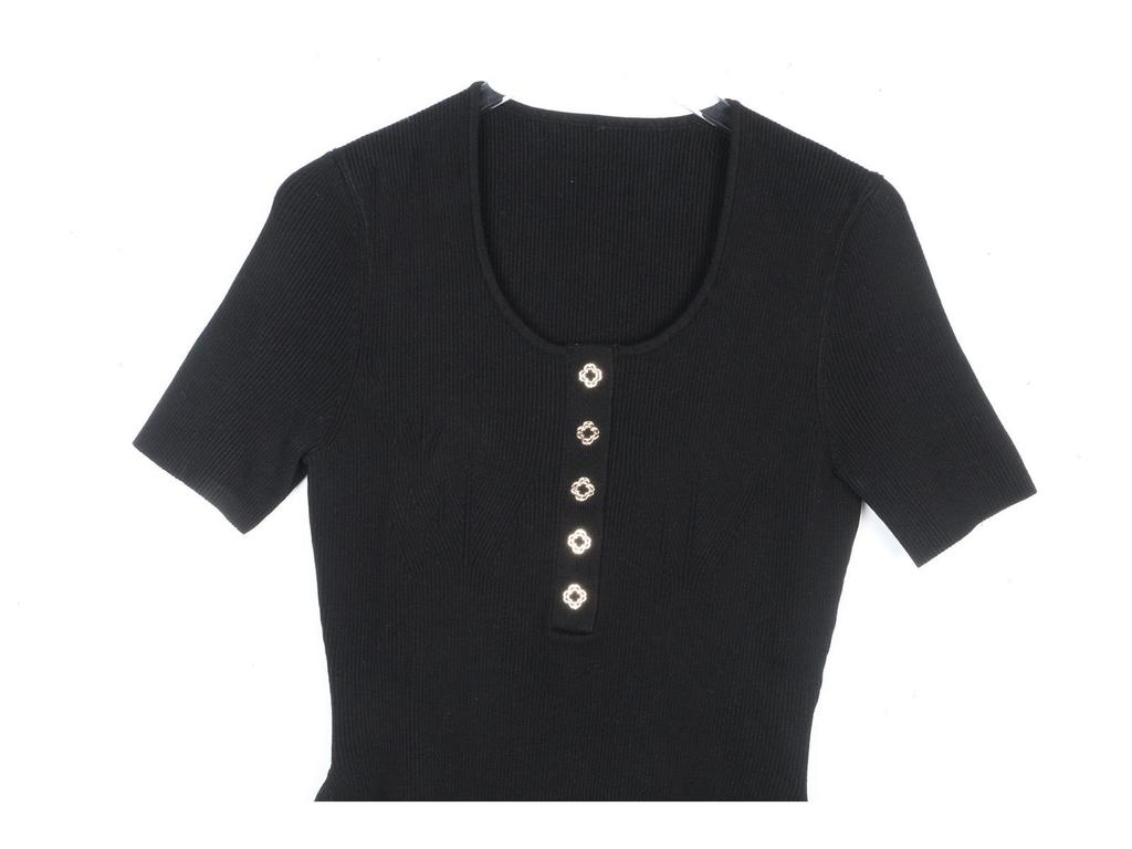 2025 Early Spring French Style Black Slimming Knitted Dress with Round Neck & Short Sleeves