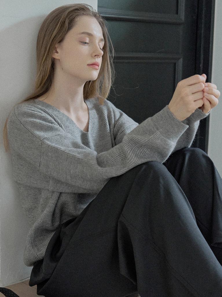 AVANT-G V-Neck Oversized Knit Pullover - Gray