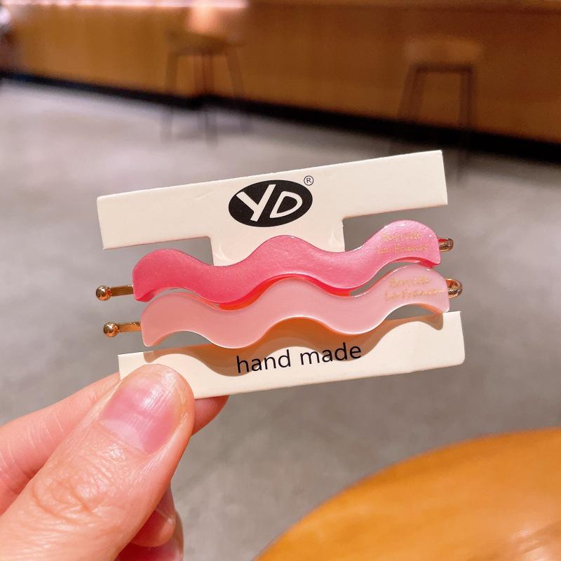 Elegant Gold Label U-Shaped Wavy Hair Clip – Korean Style Side Swept Bangs Accessory