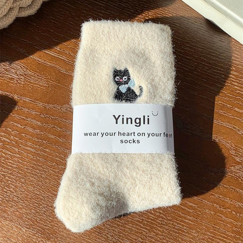 

Женские осенне-зимние носки из австралийского бархата до середины икры с мультяшной вышивкой, утолщенные теплые и пушистые носки для сна и дома, зимние носки 1 pair бежевый
