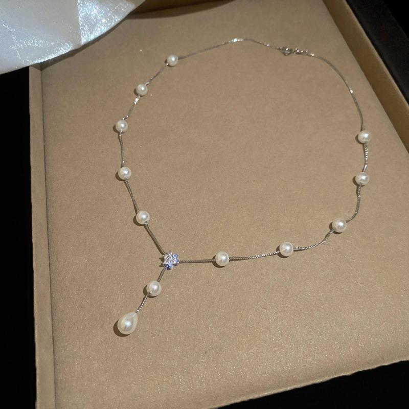 Korean version of zircon flower pearl necklace retro elegant daily commute versatile collarbone chain light luxury high-end neck chain