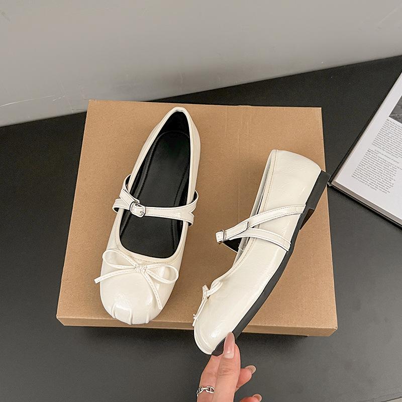 2025 New French Beautiful Ballet Mary Jane Shoes Women's Summer Outer Wear Skirt Summer Silver Light Mouth Single Shoes Women