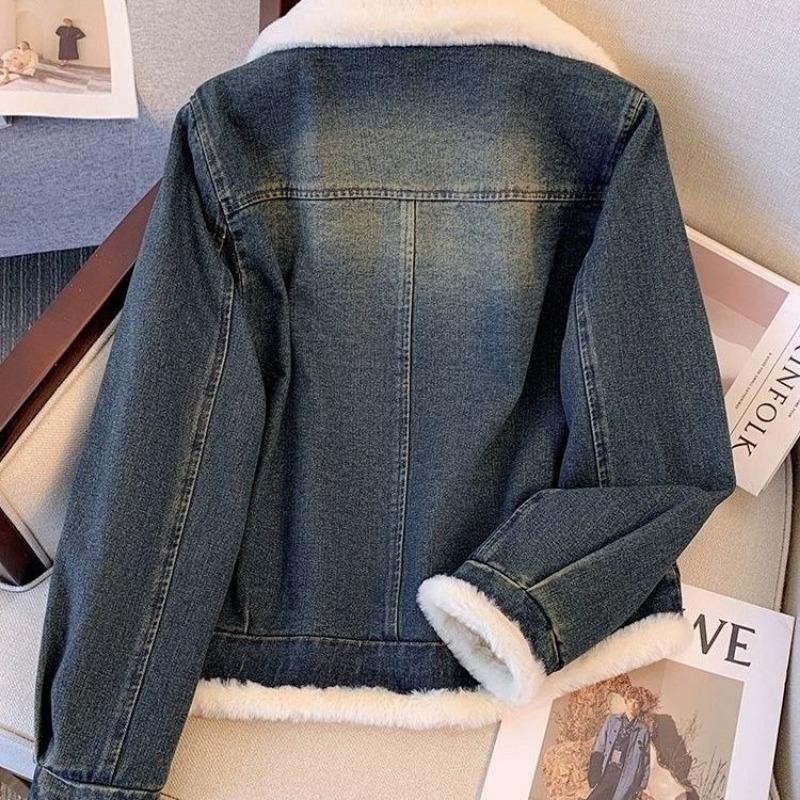Denim fleece thickened jacket women's new winter models are popular today, small women's short fur integrated