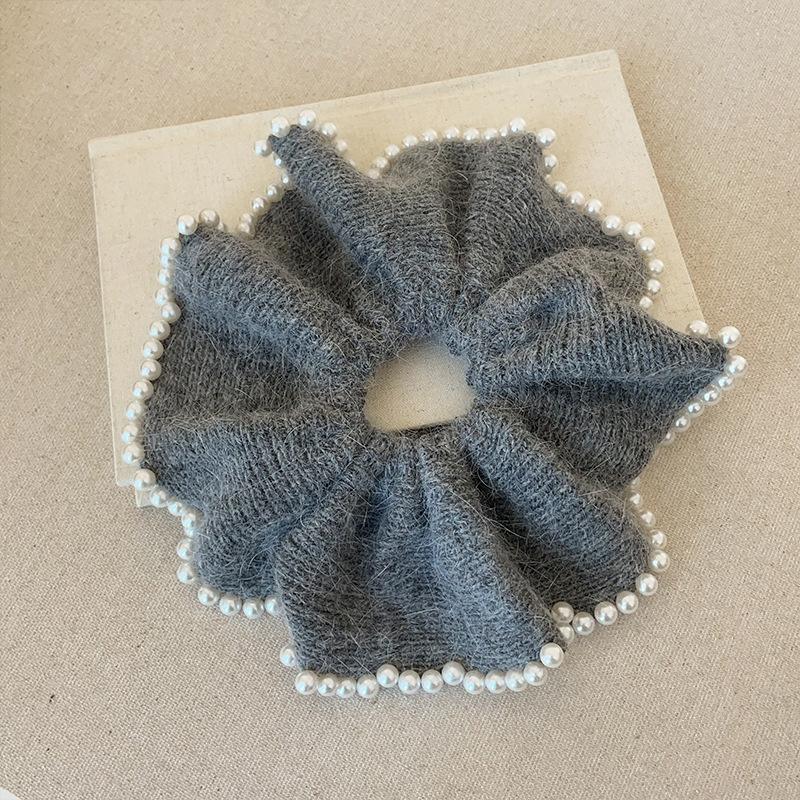 Autumn And Winter Relaxation Pearl Wool Knitted Hair Band Women'S Niche High-End Fashion Versatile Headrope Large Intestine Ring Hair Accessories