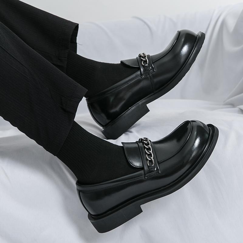 Herren Slipper Schuhe PU Niedriger Absatz Metallkette Dekorativ Modischer Stil Schuhe Business Casual Herrenschuhe Große Größe 38-46