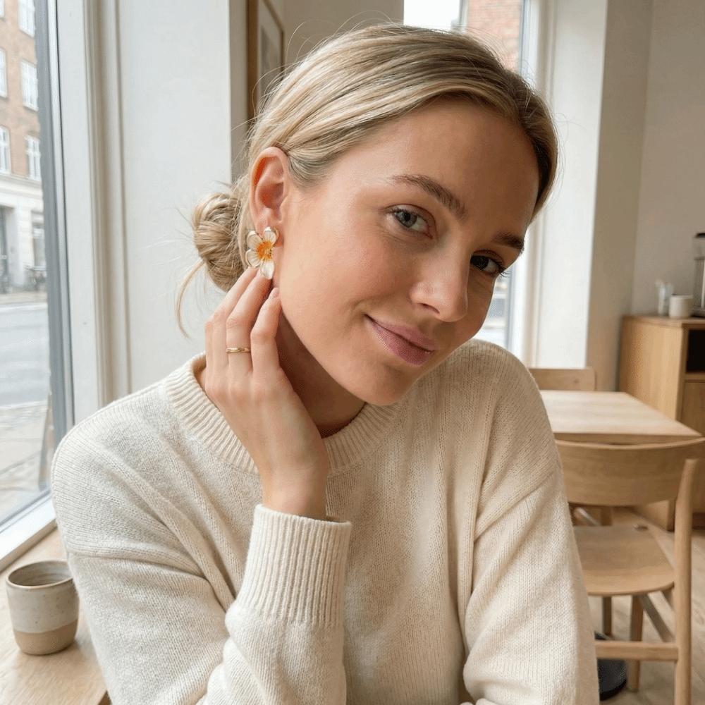 Temperament Drip Oil Flower Stud Earrings Metal Floral Earrings Gift Butterfly Earrings  Daily Wear