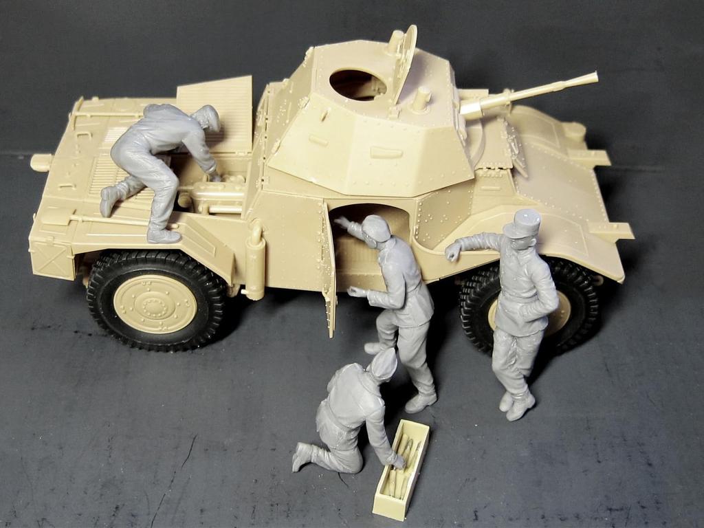 ICM 1/35 French Armored Car Crew (1940) 35615 Plastic Model