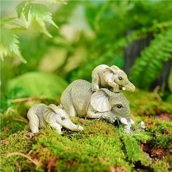 Set of 3 Pcs Elephant Mother and Two Babies Hanging Ornament Figurines Animal Statue for Home Decor Table Wall Decoration Items, Resin Showpiece Gift