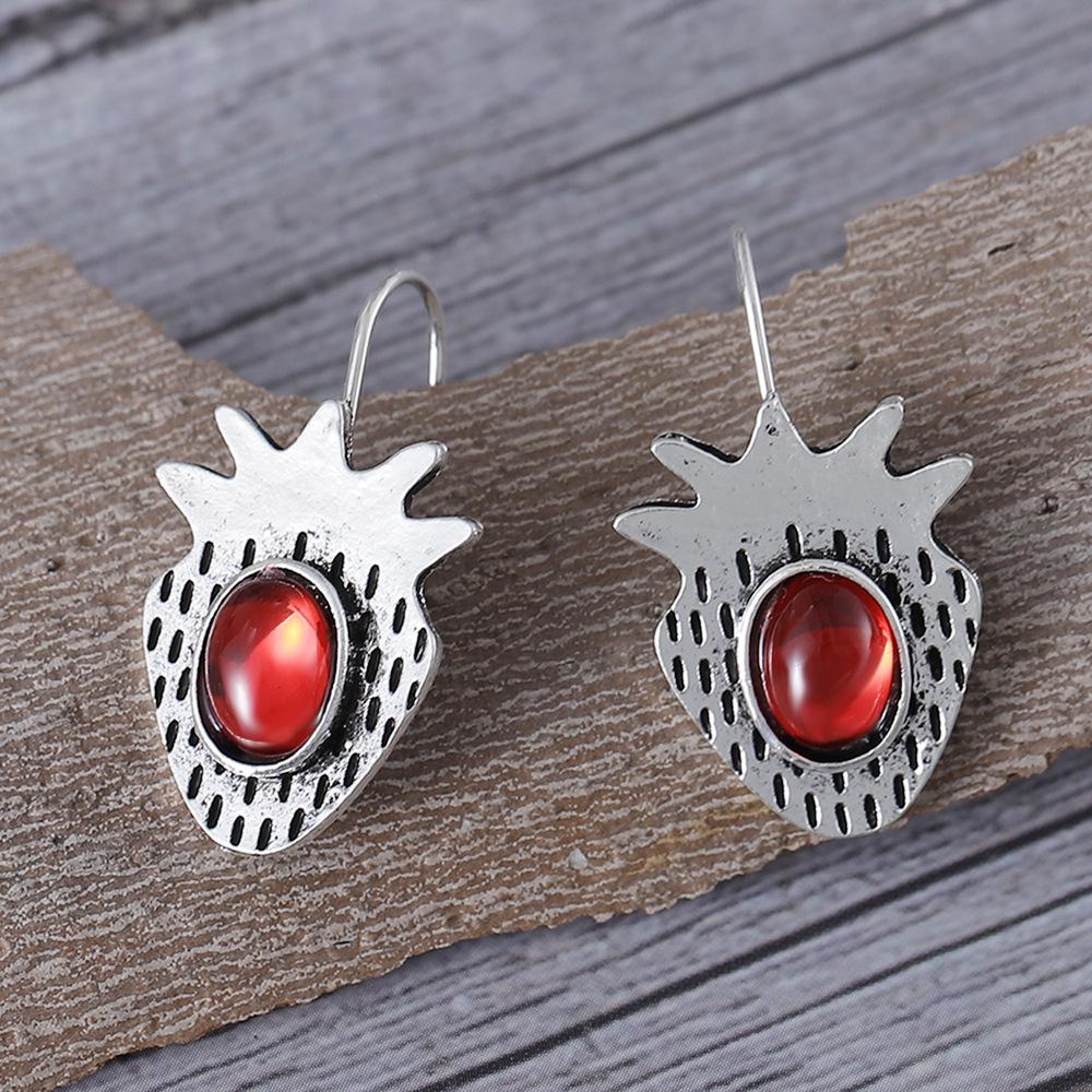 Charming Vintage Strawberry Pendant Earrings: Cute & Elegant Ear Jewelry for Women