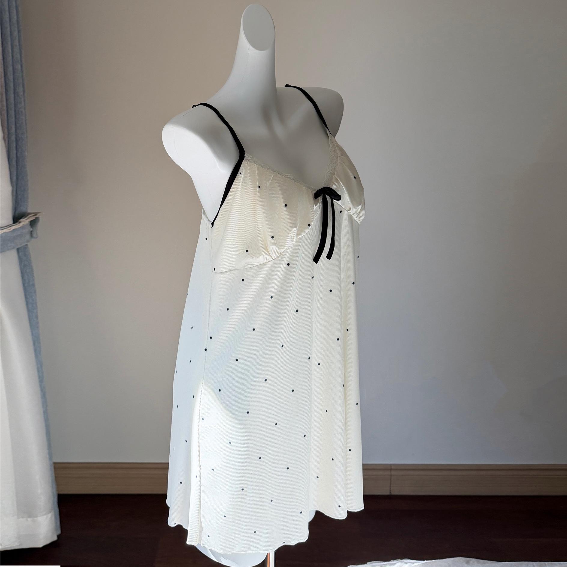 

Женская кружевная атласная ночная рубашка большого размера с глубоким V-образным вырезом и вставками на груди (2-300 Цзинь) 3XL бежевый