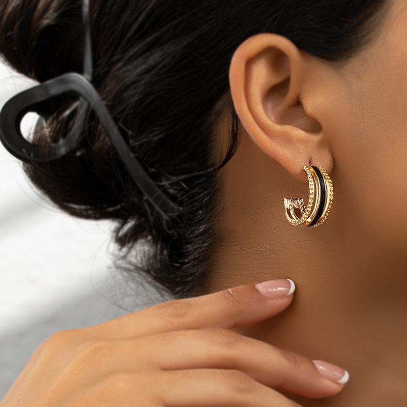 

Korea s Chic Light Luxury Hoop Ear Cuffs & Trendy Heart Stud Earrings for Women
