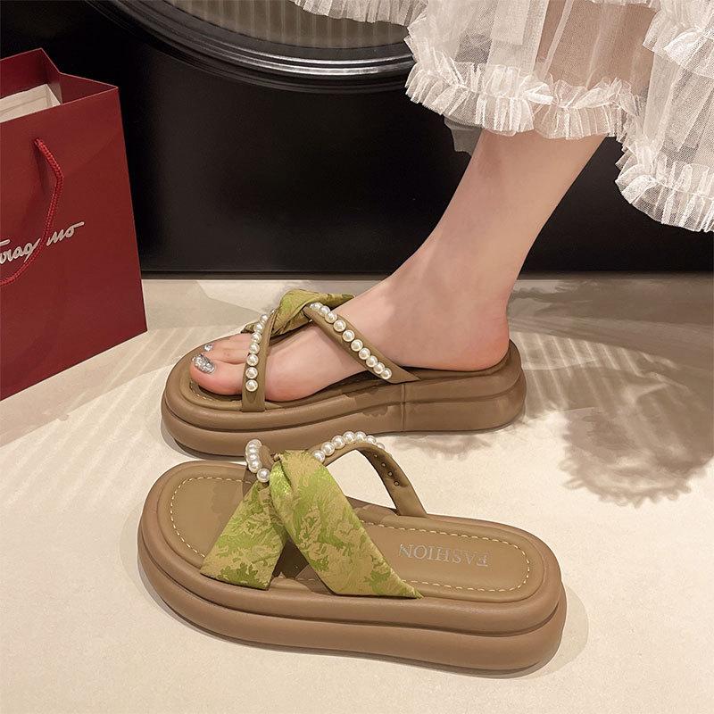 Thick bottom height increase outer wear one-word slippers female 2025 summer new fairy wind French beach pearl cool slippers