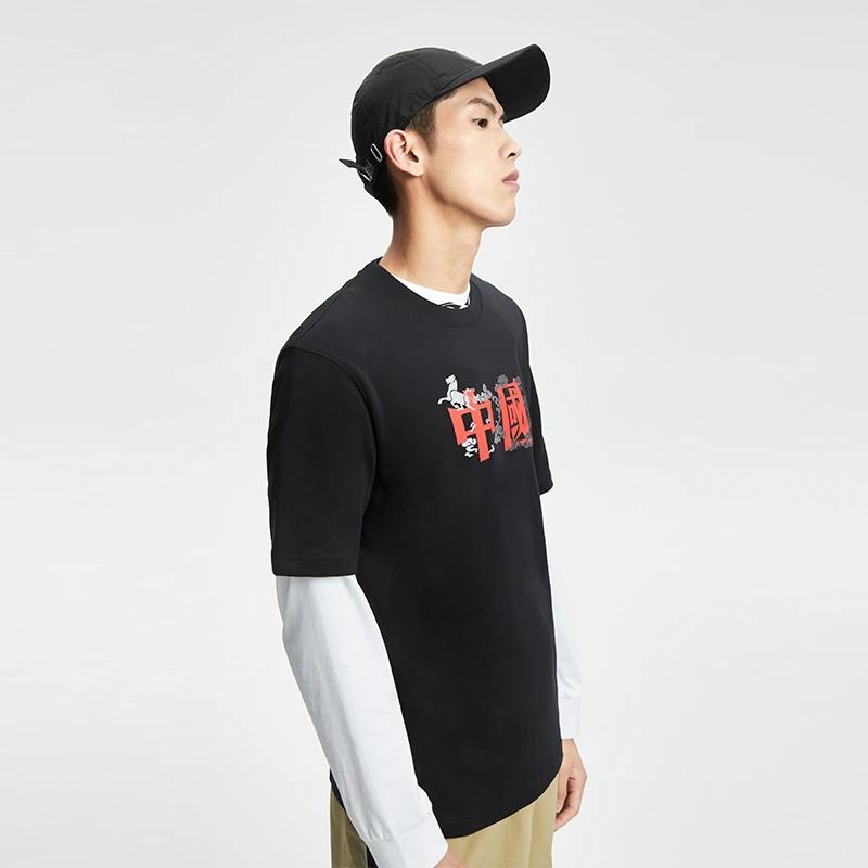 Li Ning Serie Moda Deportiva Camiseta de Manga Corta con Cuello Redondo y Estampado de Texto para Hombre Tops Negro AHSRB91-5