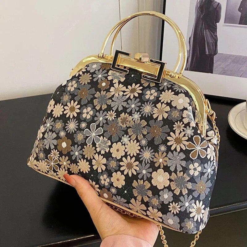 2026 New Vintage Women Original Handmade Chain Shoulder Bags Wedding Top Handle Totes Lady Lock Shell Clip Flower Small Handbags