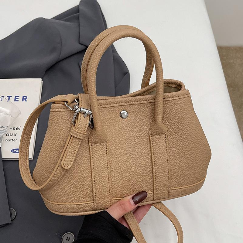 New Niche Simple Leisure Commuter Portable Bucket Bag Versatile Design Sense Solid Color Messenger Bag Women