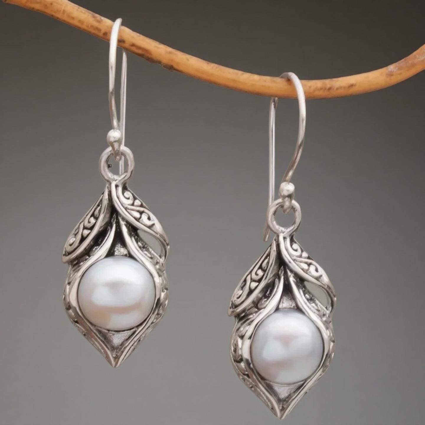 

Vintage Copper Color Earrings for Women Carving Flower Imitation Pearl Zircon Dangle Earrings Party Gift