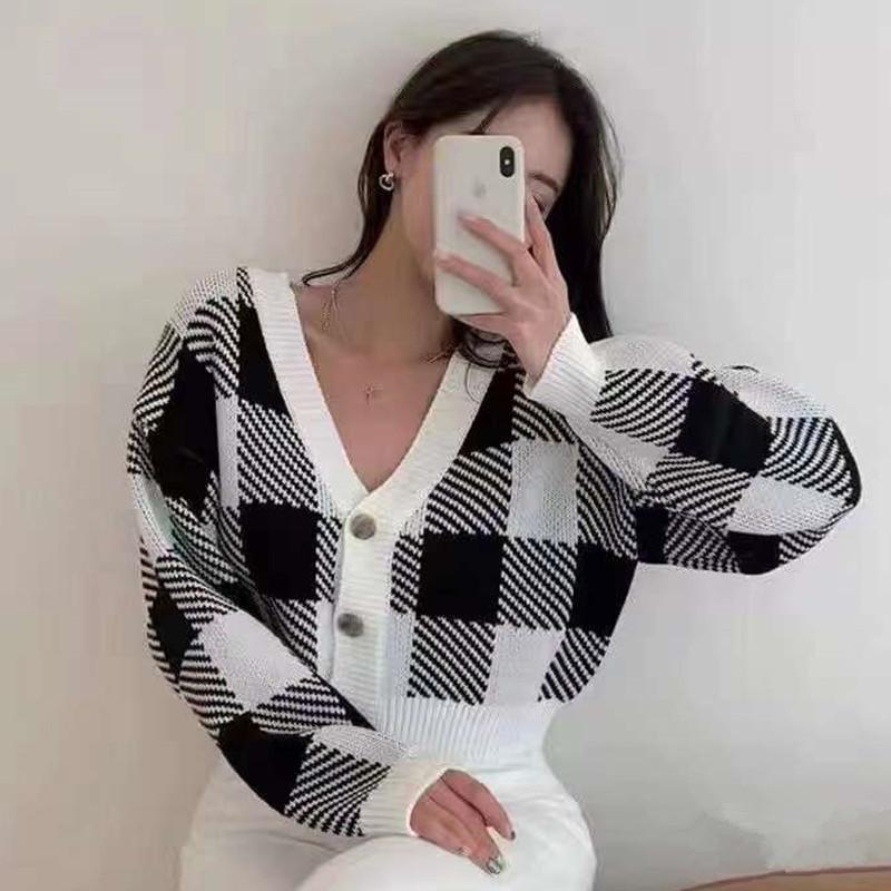 Contrasting color short plaid sweater jacket women's autumn and winter 1011 new Korean style chic temperament knitted cardigan top