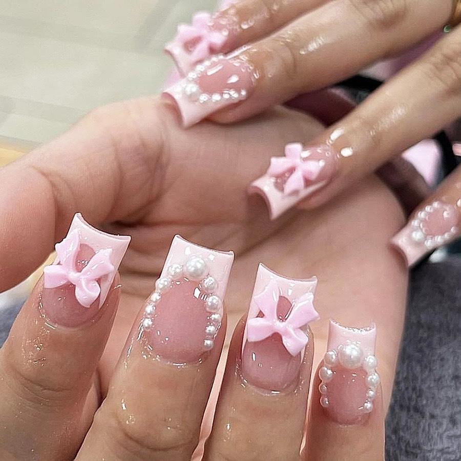 24Pcs Short Square Press On Nails White Rhinestone Flower French Tip Full Cover Reusable Fake Nail Tips