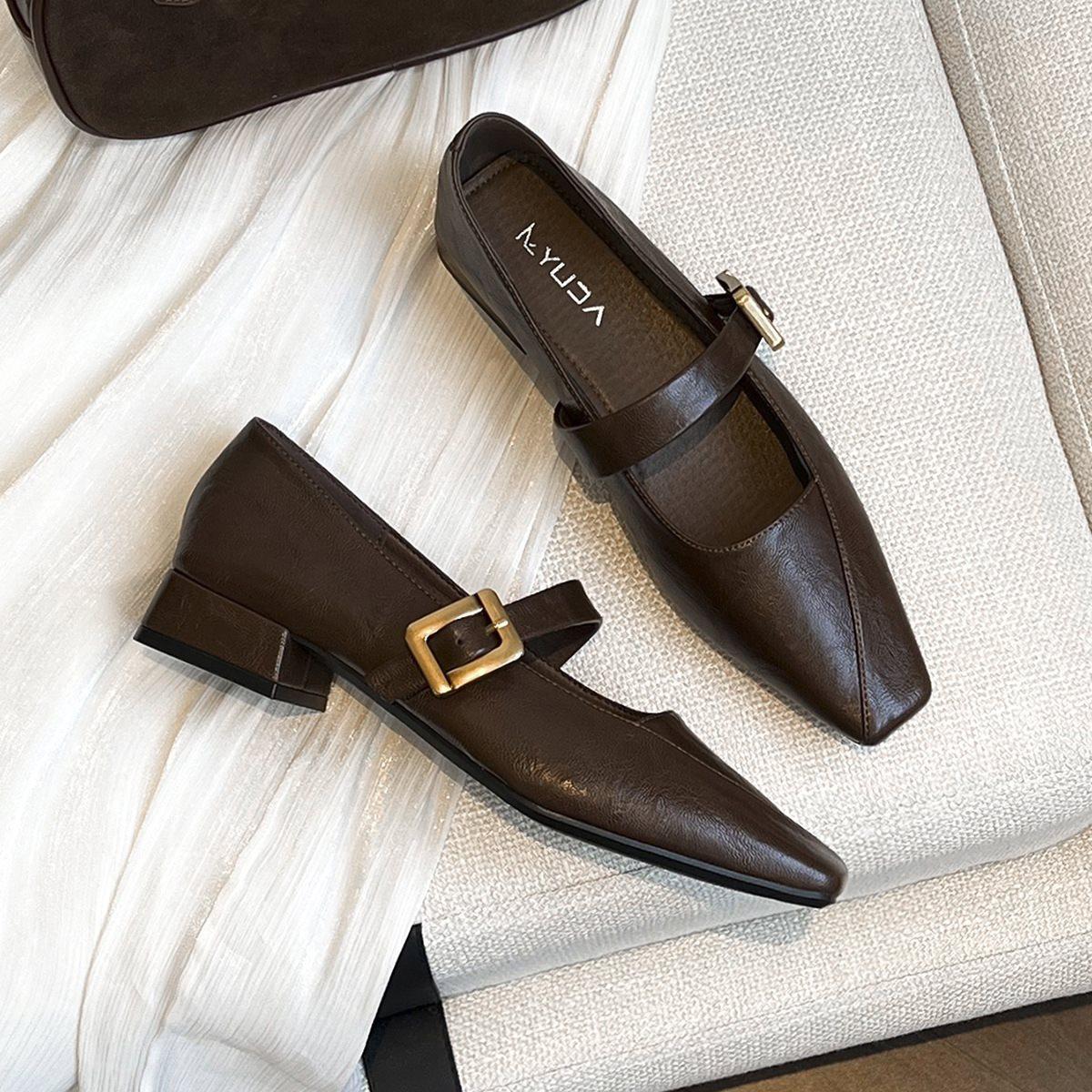 

With late spring and autumn French thick heels, evening wind one-word shallow mouth single shoes, Korean version of the new 2025 retro square head sm 39 светло-коричневого