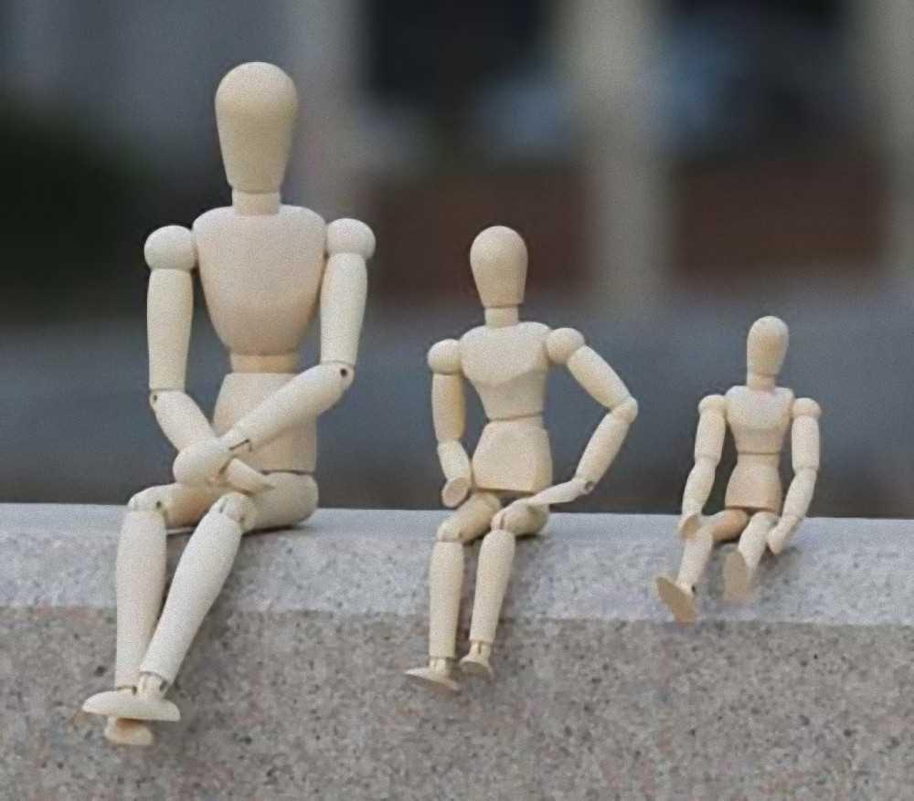 Smiti Wooden Drawing Medium Figure, (20 Cm)