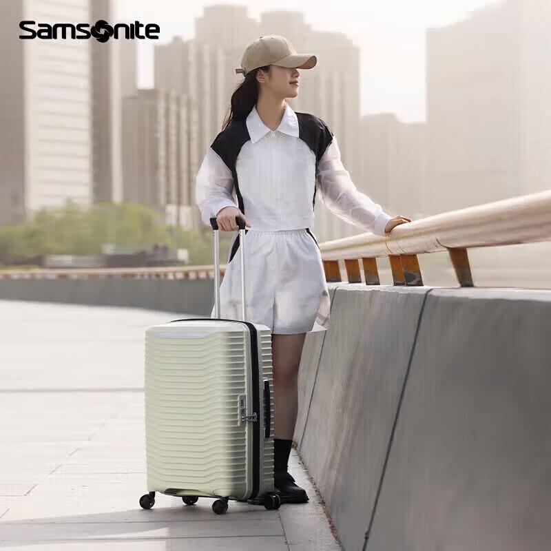 

Samsonite 25-inch Simple Wave Checked Luggage