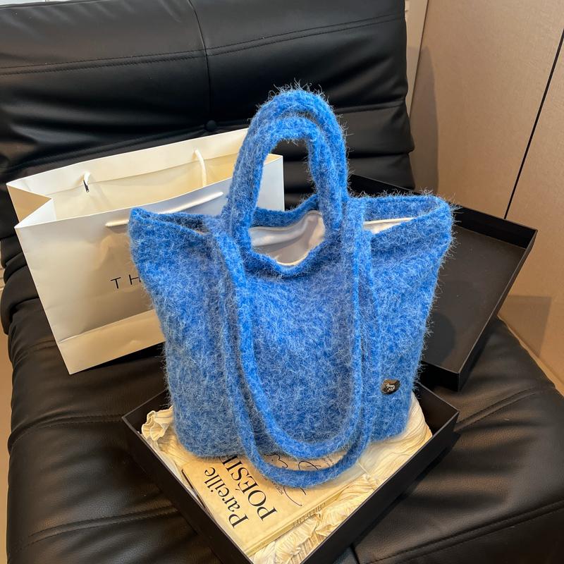 Autumn and Winter New Korean Version Plush Soft Waxy Shoulder Bag Underarm Bag Large Capacity Dual-purpose Commuter Tote Bag