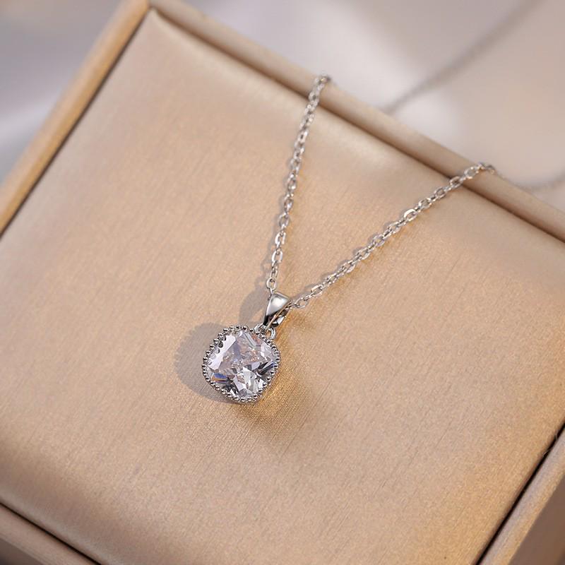 Women's Fashion Heart Pendant Necklace - Elegant, Simple Design, Versatile Clavicle Chain Jewelry